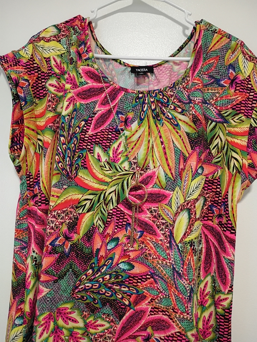 Tacera Vibrant Tropical Floral Short Sleeve Top Women's Size 1X W/ Necklace